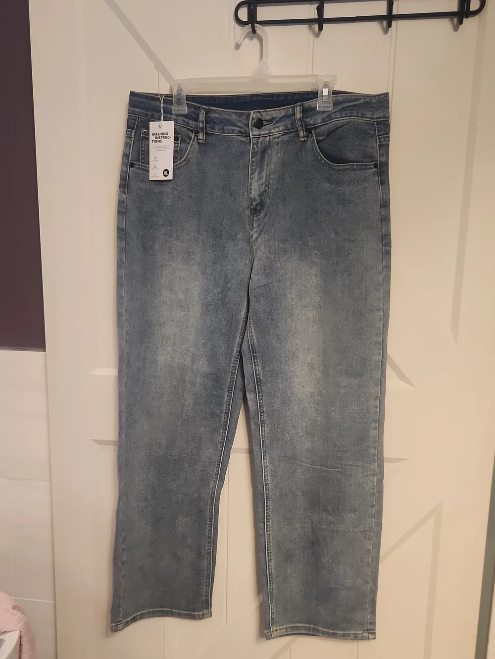 EmmioClassic mid-to-high rise cut with an iconic acid-washed Jean